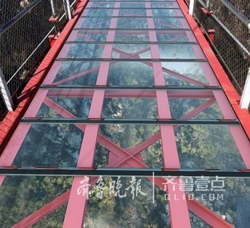 玻璃悬崖栈道 玻璃悬崖栈道